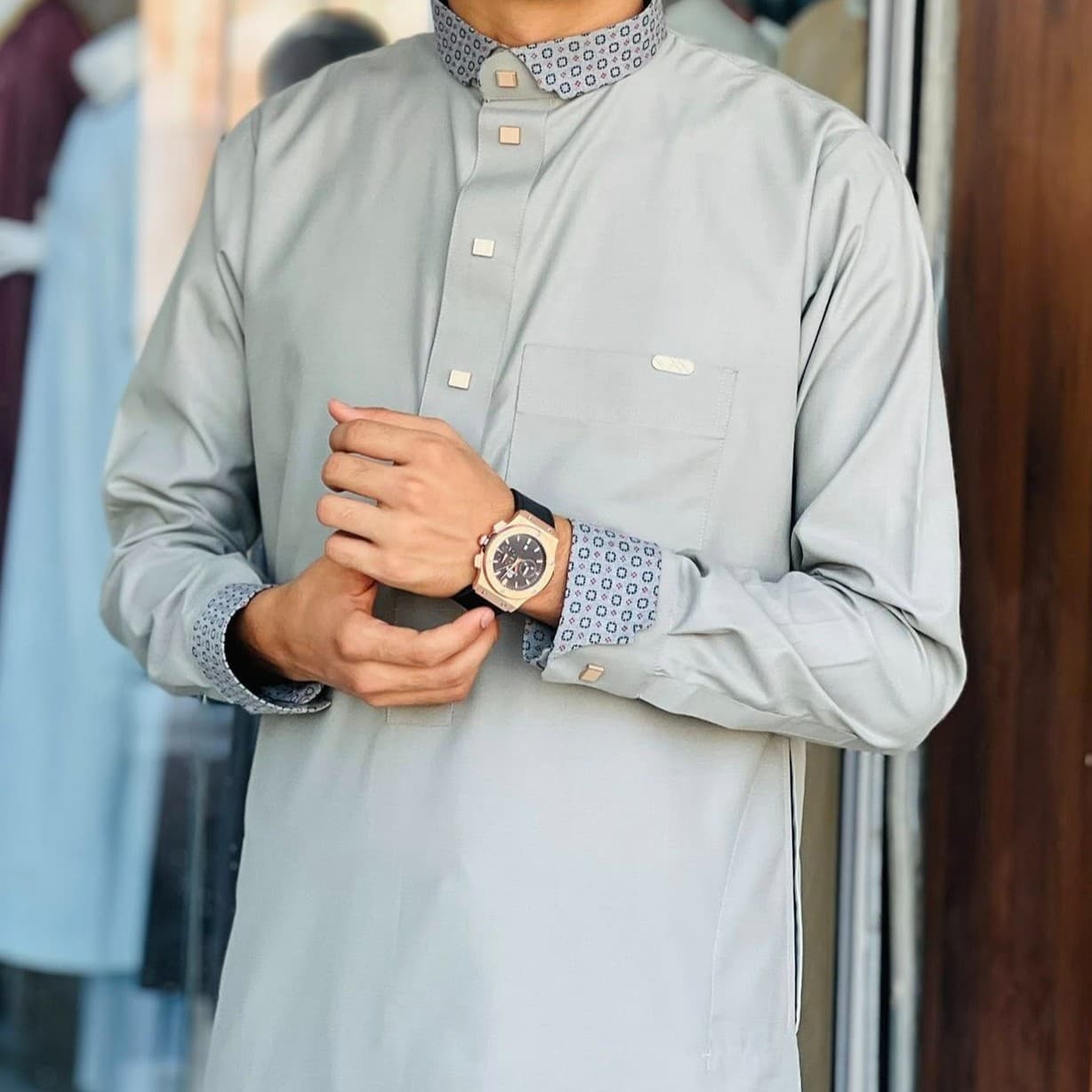 قميص الثوب الذهبي كول شيميزي خفيف 2025 - image 1