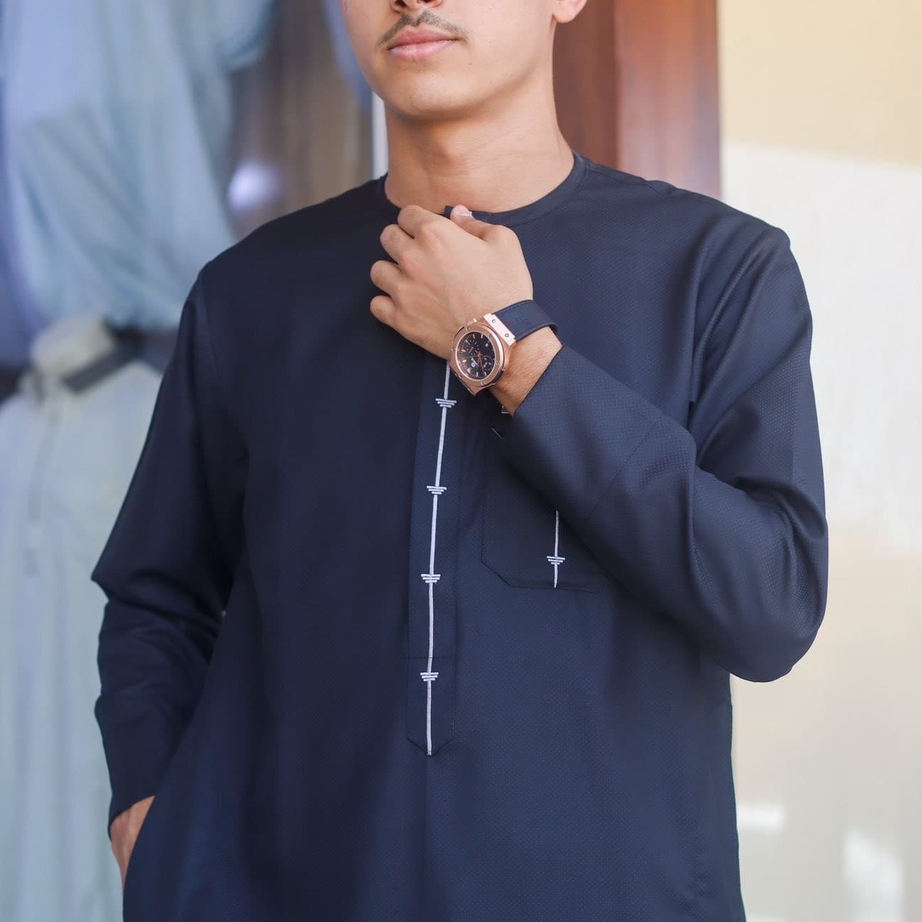 قميص إماراتي رادكو أسود فاخر - image 1